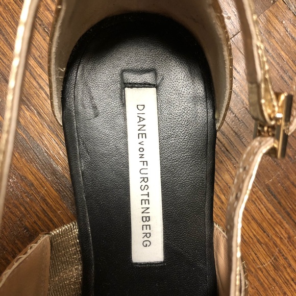 DVF Gold and Black ‘Penelope’ sandal - Picture 9 of 9